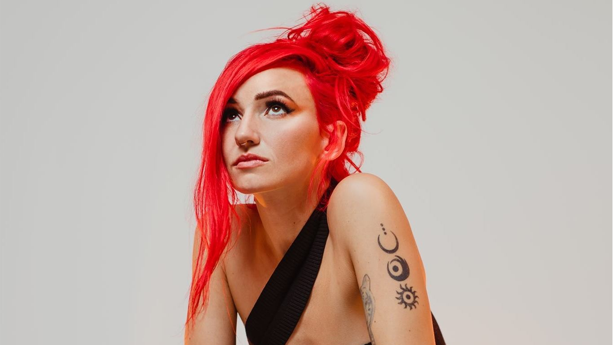 LIGHTS RELEASES COVER OF CHRISTMAS CAROL ‘DECK THE HALLS’